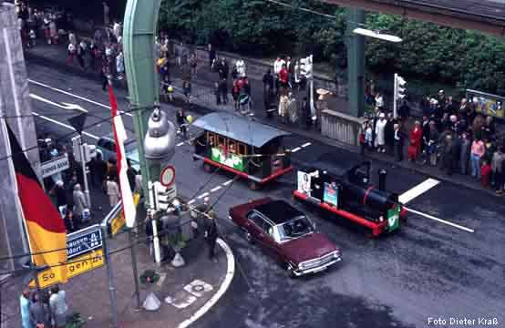 Feierlichkeiten zur Beendigung des Umbaus der Vohwinkeler Straße im Jahre 1972 (Foto Dieter Kraß)