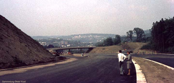 Bau der B 326 später A 46 am Sonnenberg 1969 (Foto Sammlung Dieter Kraß)
